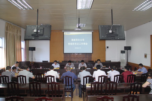 30　　　　黨委中心組暨“兩學(xué)一做”學(xué)習專(zhuān)題討論學(xué)習會(huì )、黨組書(shū)記工作例會(huì )、講黨課 101[2].jpg