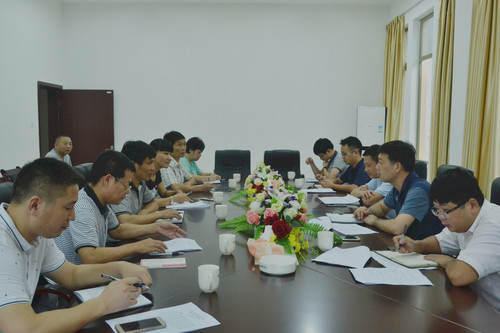 葉莉：龍巖市項目督察組到海峽科化龍巖分公司督查簽約項目進(jìn)展情況，圖為座談會(huì )。[3].jpg