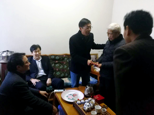 鄭若男：上級領(lǐng)導走訪(fǎng)慰問(wèn)永安分公司離退休職工.jpg