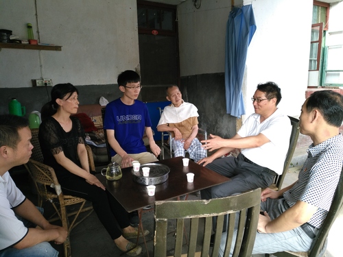 葉彤：幫扶慰問(wèn)現場(chǎng).jpg