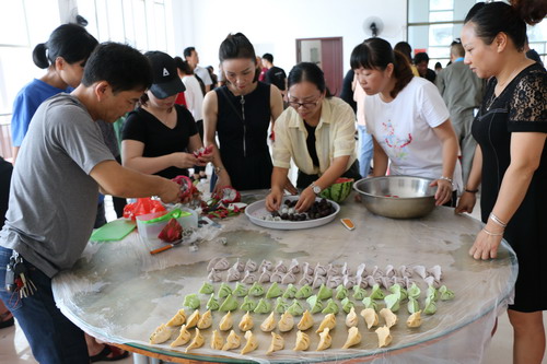 鐘林琳：龍巖公司開(kāi)展“迎中秋”職工美食比賽_調整大小.JPG