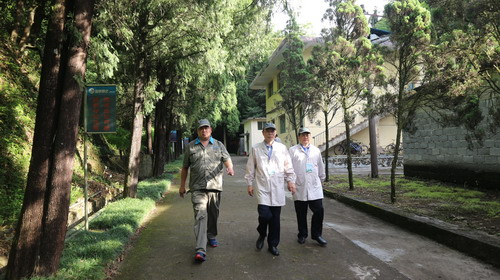 藍文龍 天湖山公安分局來(lái)永春分公司檢查數碼電子雷管技改相關(guān)工作_調整大小.JPG