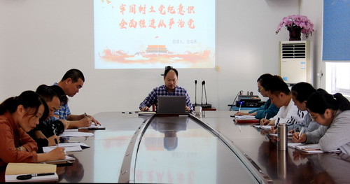 （采用）陳宏金：張瑞林書(shū)記給機關(guān)黨支部黨員上專(zhuān)題黨課。1_調整大小.jpg