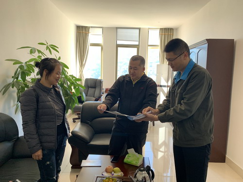 蘇艷麗：龍巖市總工會(huì )到龍巖分公司開(kāi)展職工醫療互助保障指導工作_調整大小.jpg