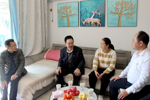 黃曉志：王會(huì )錦書(shū)記一行慰問(wèn)福安分公司困難職工。3_調整大小.jpg