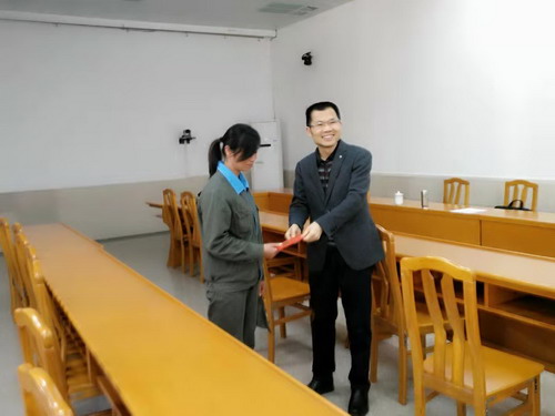 葉彤：慰問(wèn)照片_調整大小.jpg