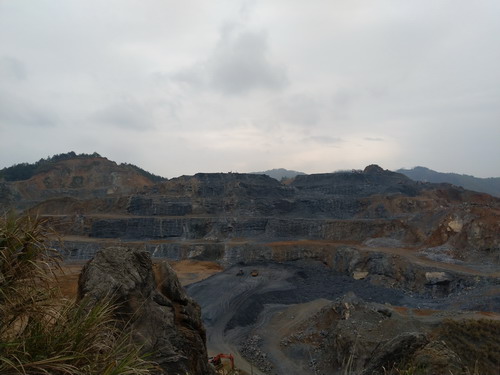 陳赫-富興建設永安項目部順利完成復工復產(chǎn)后的首次大規模爆破任務(wù)1_調整大小.jpg