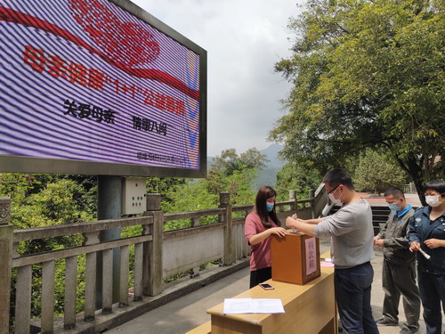 劉敏 ?？朴来?永春分公司工會(huì )開(kāi)展“關(guān)愛(ài)母�?情系八閩�?---母親健康�?�?”公益募捐活動(dòng)_調整大小.jpg