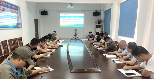 盧春雨（圖）：福安分公司黨委中心組學(xué)習“追尋領(lǐng)袖初心、吸取奮進(jìn)力量”_調整大小.jpg