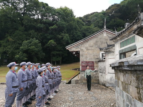 （建議采用）民化建設公司+陳余�?參觀(guān)古田紀念館_調整大小.jpg