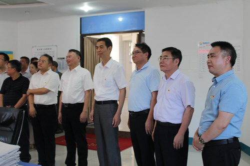 永安分公司賴(lài)寶祿：在觀(guān)看監控1_調整大小.JPG