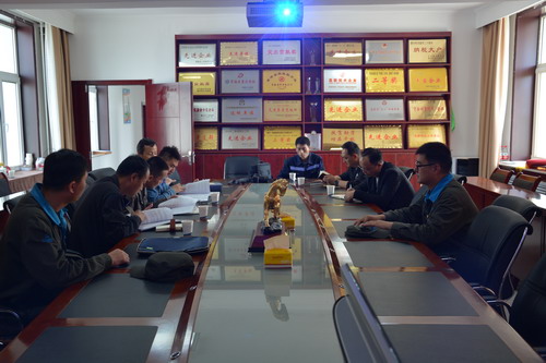 德令哈市公安局聯(lián)合檢查組到海西東諾公司進(jìn)行全州涉恐隱患排查整治工作_調整大小.jpg