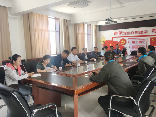 青海省應急管理廳副廳長(cháng)王躍榮一行在1號會(huì )議室召開(kāi)職業(yè)衛生工作檢查反饋會(huì )_調整大小.jpg
