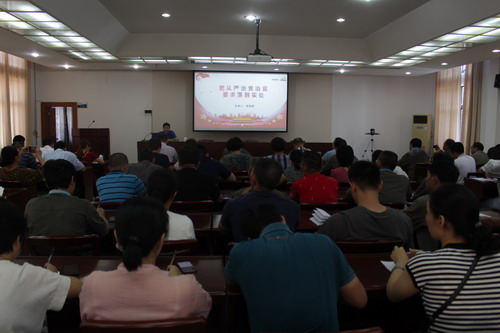 永安分公司賴(lài)寶祿：海峽科化公司黨委委員、紀委書(shū)記何浦寨到黨建工作掛點(diǎn)聯(lián)系單位永安分公司上專(zhuān)題黨課_調整大小.JPG