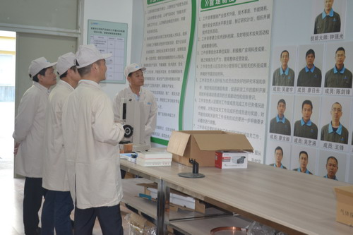 吳瑤：機電（控股）公司黨委委員、副總經(jīng)理吳大文一行參觀(guān)黨建品牌展示廳_調整大小.jpg