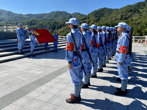吳瑤：重溫入黨誓詞_調整大小.jpg