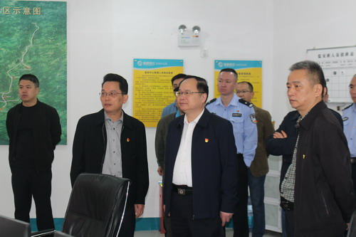 永安分公司賴(lài)寶祿：省公安廳治安總隊長(cháng)陳小兵一行蒞臨永安分公司檢查指導工作_調整大小.jpg
