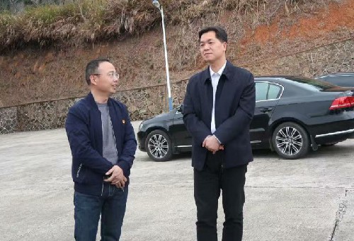 烽林莊忠旭：縣委書(shū)記調研~1.jpg