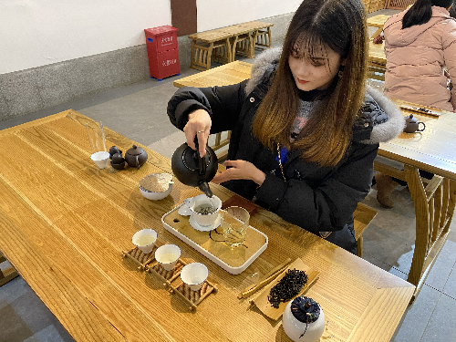 烽林連珂瑩：烽林分公司團員青年參加“青心茶�?品味國學(xué)”青年茶藝培�?.png