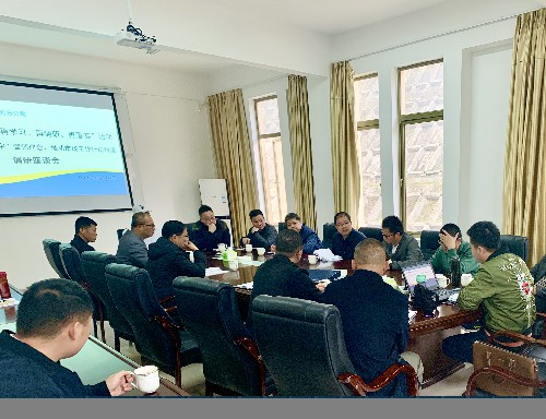 鄒園：?？乒靖笨偨?jīng)理黃卿延到龍巖分公司召開(kāi)市場(chǎng)調研座談會(huì )~1.jpg