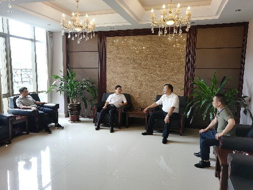 丁海峰：龍巖市新羅區江山鎮領(lǐng)導深入龍巖分公司走訪(fǎng)調研~1.jpg