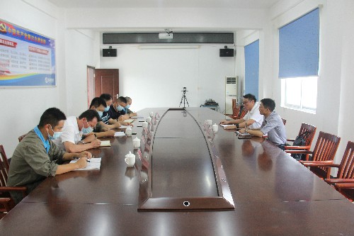 福安分公司胡廷淦：圖�?�?5日海峽科化公司黨委書(shū)記、董事長(cháng)吳彩洪到福安分公司開(kāi)展集體廉政談話(huà)~1.jpg