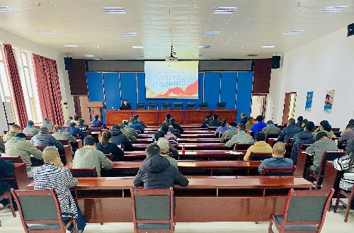 吳瑤：龍巖分公司舉行黨的十九屆六中全會(huì )精神及福建省第十一次黨代會(huì )精神專(zhuān)題宣講1~1.jpg