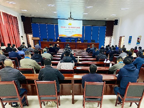 吳瑤：省機電控股公司黨委委員、副總經(jīng)理吳大文到龍巖分公司作題為《繼續奮斗，走好新時(shí)代趕考路》黨的十九屆六中全會(huì )精神宣講。~1.jpg