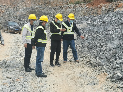 民化建設+楊紅�?巖山華潤冬瓜侖項目爆破施工現場(chǎng)調�?~1.jpg