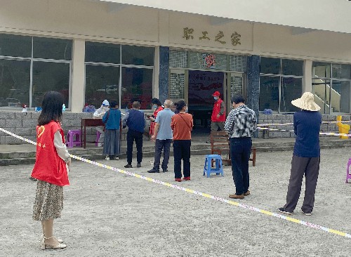 烽林連珂瑩：“團”聚青年 同心戰“疫”——海峽科化烽林分公司團委組織青年志愿服務(wù)隊開(kāi)展疫情防控志愿服務(wù)~1.jpg