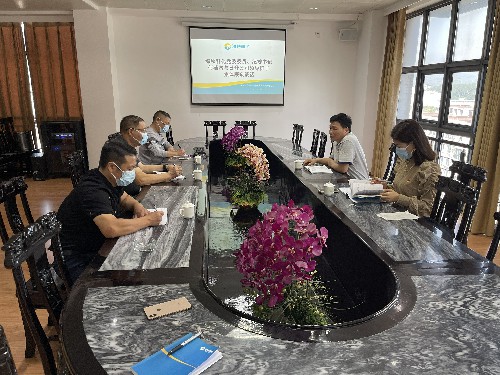 海峽科化公司黨委委員、紀委書(shū)記何浦寨對日升公司領(lǐng)導班子進(jìn)行集體廉政談�?~1.jpg