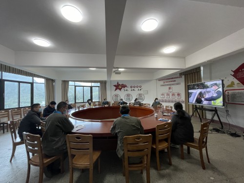 格式工廠(chǎng)海峽科化永安分公司李振祥：海峽科化公司黨委委員、紀委書(shū)記何浦寨到掛鉤聯(lián)系黨支部上黨課并參加主題黨日活動(dòng)照片·.jpg