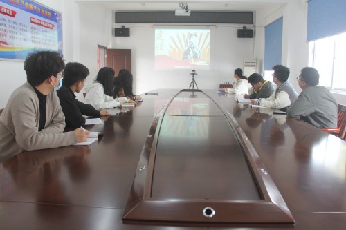 格式工廠(chǎng)福安胡廷淦：圖為該公司團員觀(guān)看學(xué)雷鋒視頻.jpg