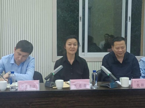 格式工廠(chǎng)陳玉�?肖月華發(fā)言.jpg