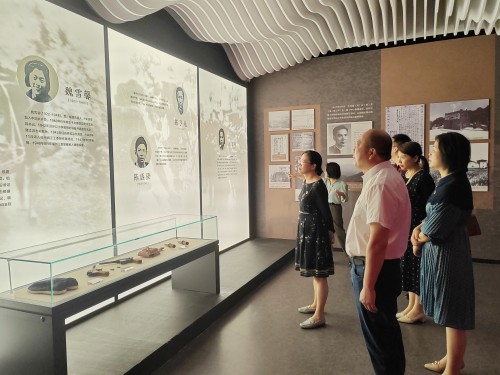 格式工廠(chǎng)省民爆公司黨支部 參觀(guān)文林山革命列士紀念館.jpg