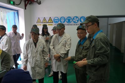 格式工廠(chǎng)烽林林美玲：省機電控股公司黨委委員、副總經(jīng)理陳伯煒一行到海峽科化烽林分公司開(kāi)展“科技創(chuàng  )新及科技人才”課題調�?.jpg