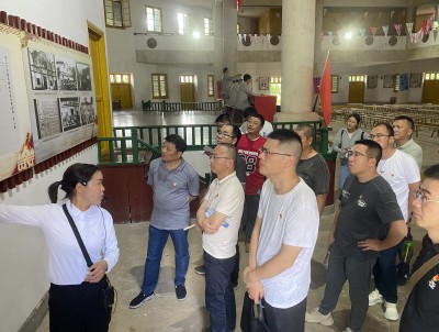 烽林連珂瑩：海峽科化公司黨委委員、副總經(jīng)理張賢鋒參加掛鉤聯(lián)系黨支部主題黨日活�?.jpg