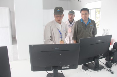 格式工廠(chǎng)福安胡廷淦：圖為顏建議一行到車(chē)間現場(chǎng)調研指導 (1).jpg