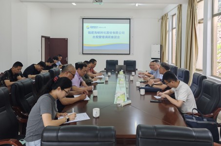 格式工廠(chǎng)龍巖分公司+林嘉豪+海峽科化公司黨委委員、副總經(jīng)理徐德安到龍巖分公司開(kāi)展民法典宣傳月蹲點(diǎn)式指導服務(wù).jpg